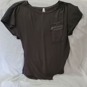 In Style Grey Short Sleeve Tee Pocket Details